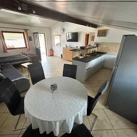 Mazi Apartment