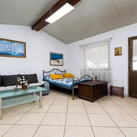 Mazi Apartment
